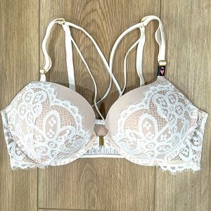 Victoria’s Secret Center clasp place push up bra. 38C New